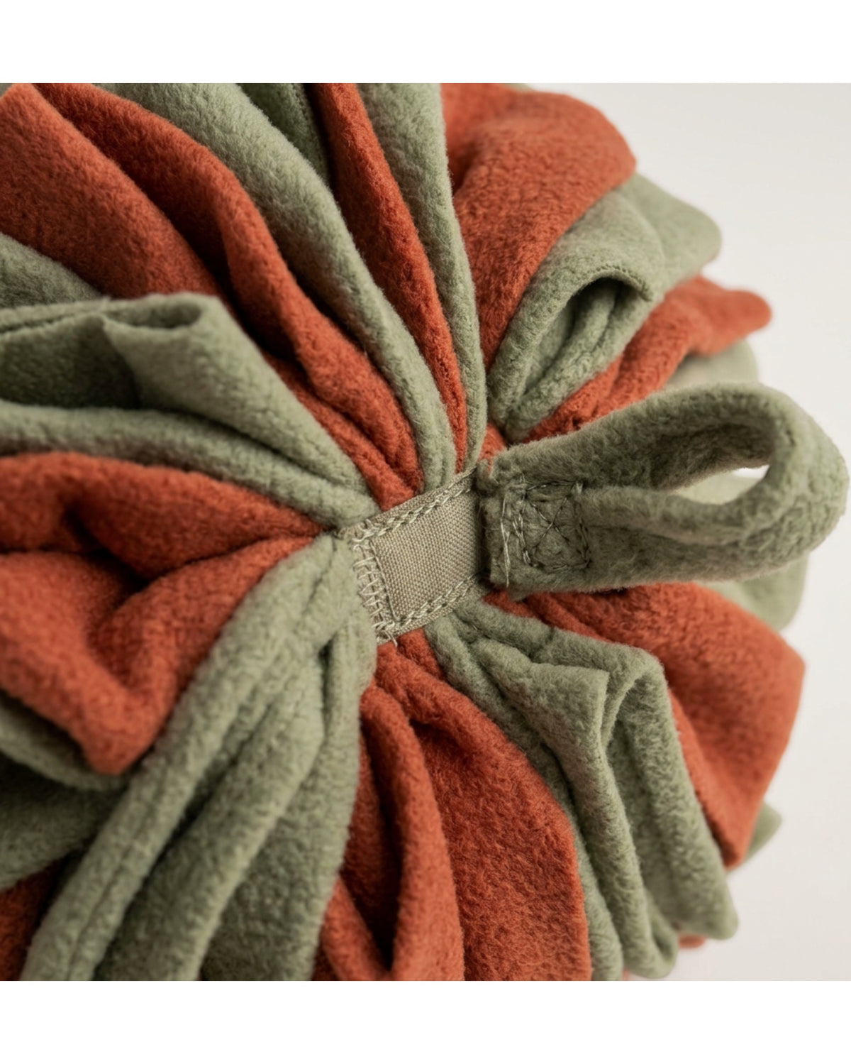 Wemko Fleece Snuffle Ball Rust Sage 20 cm - Detail view